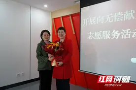 一生献血121次 她在60岁生日这天完成了最后一次献血图片