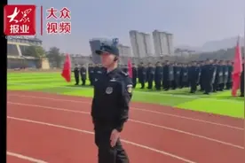 视频│飒！日照特警举办警棍盾牌会操考核图片