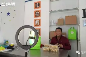 他是游泳亚军、太极拳教练，还是江苏首位领到营业执照的孤独症青年！图片