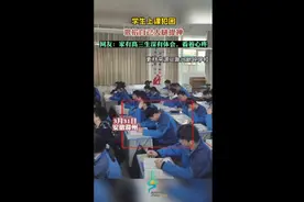 学生上课犯困，狠掐自己大腿提神，网友：家有高三生深有体会图片