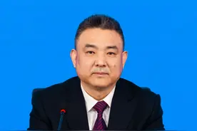 青年在聊创业，可获最长3年、每年不超1万元的创业场所租赁补贴图片