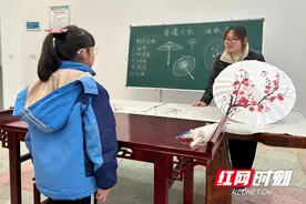 衡山县：学生手绘非遗油纸伞 遥寄清明哀思图片