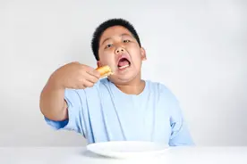 为什么脖子上“泥垢”总洗不掉？医生：这可不是泥，当心是这几种病找上门图片