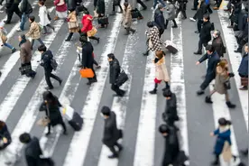 广东回应“人口减少”：省外流动人口暂时回流返乡的阶段性现象图片