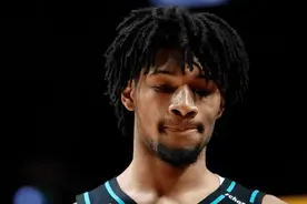 打出名堂！谢登-夏普近7场场均可以得到24.7分6篮板3.9助攻图片