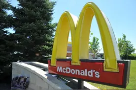 关闭办公室、员工居家办公、会议取消！美国麦当劳突发内部邮件，要大规模裁员了？图片