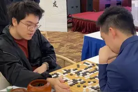 体坛联播｜柯洁首获“名人”挑战权，维金斯将重返金州勇士图片
