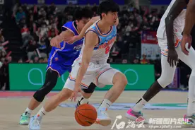 新疆男篮主场逆转天津取得三连胜图片