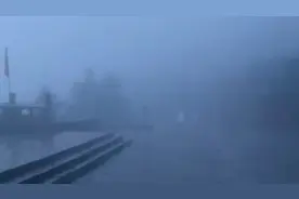 果然视频｜雨夜爬泰山，下山后腿止不住颤抖图片