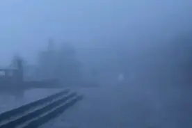 果然视频｜雨夜爬泰山，下山后腿止不住颤抖图片