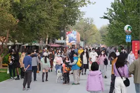 一娃带动全家看展！单日客流超4万余，798重现人气高峰图片