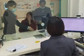 农行西安郭杜支行暖心为民办实事，专业细致解难题图片