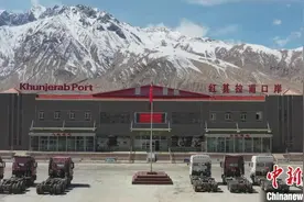 新疆红其拉甫口岸恢复通关图片