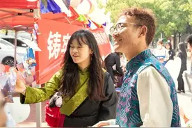 看藏族歌舞、赏藏文书法……湖北一高校举办藏文化节图片