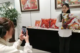 沉浸式师生文创作品展打卡  “走心”又“走新”图片