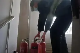 好样的！松江这位“90后”保安队长见义勇为闯入火场救出被困人员图片