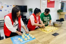 芝罘楚凤社区开展“捏面燕 寄思念”手工DIY活动图片