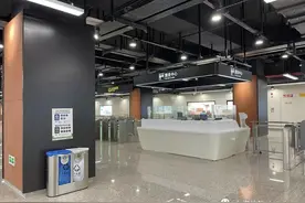 在地铁里怎么扔垃圾图片