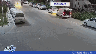 男子路上“策马奔腾”，潇洒一回代价太大