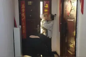 西安：一岁半幼童被锁家中，消防紧急救援图片