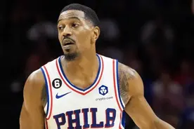 梅尔顿提前退场！里弗斯：我认为他的小腿伤势并不严重图片