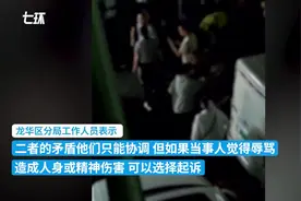 女子遛狗不清理狗粪便被大妈辱骂，警方：已协调过图片