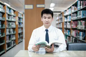 学习的脚步不能停！看这位砥砺奋斗好青年的励志故事图片