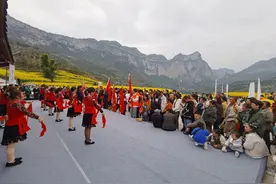 从绝壁花海到峡影花谷，油料所博士团队：事不成，人不撤图片