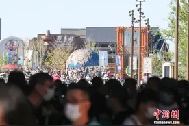 被环球影城叫停的跟拍：200元/小时，月入3万元图片