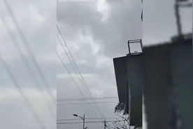 官方回应浙江宁波空中突发巨响视频封面