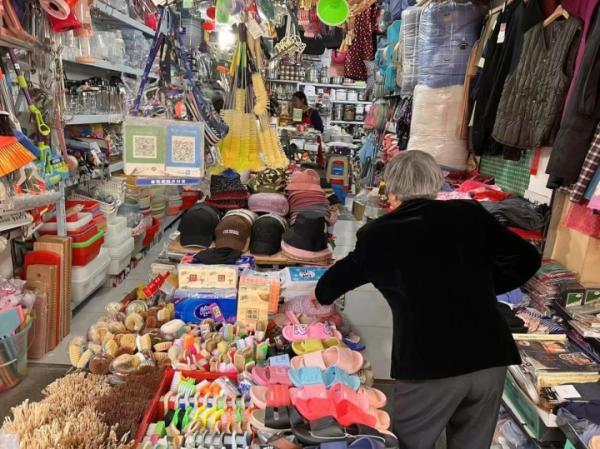 2元批发店爆火，国外订单猛涨 义乌的“小生意”回来了