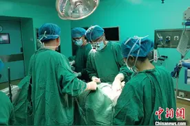 经常流鼻涕就是鼻炎？专家：当心脑脊液鼻漏图片