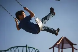 暑假过半，杭州有些孩子的膝盖，可能已经受不了了！跆拳道、打篮球、羽毛球、学体操、跳芭蕾……图片