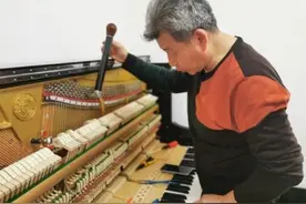 记者请调律师上门“调琴”近距离体验如何找回走失的音符图片