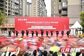 2023“洪马”鸣枪，8000多名选手诗画洪江中奔跑图片
