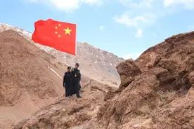 寻访最美戍边人丨移民管理警察在西藏阿里“守边固边第一村”开展边境巡逻图片