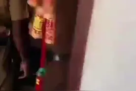 大国外交丨13名在斯里兰卡被困中国公民是如何被营救的？——专访中国驻斯里兰卡使馆参赞胡炜图片