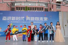 羽毛球世界冠军张亚雯现身重庆金州小学体育节 鼓励青少年勇敢追梦图片