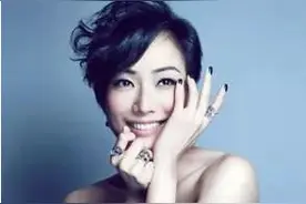 【每日听首粤语歌】《爱的挽歌》郑秀文 | TVB剧集《刑2》片尾曲，你的DNA动了吗？图片