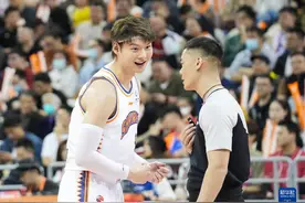 CBA季后赛：上海久事胜苏州肯帝亚图片