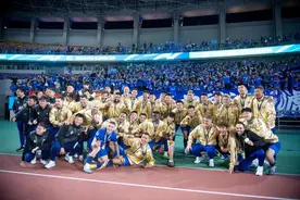 周末看球去！武汉三镇主场球票开售图片