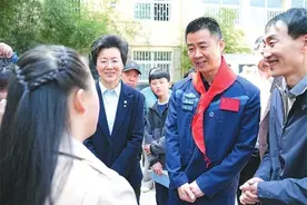 患唐氏综合征女孩梦想当宇航员，陈冬回家乡洛阳赴太空之约图片