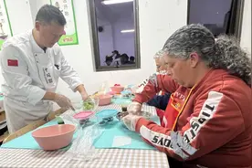 市民艺术夜校首次开外籍人士班,一起来学习制作中式江南点心图片