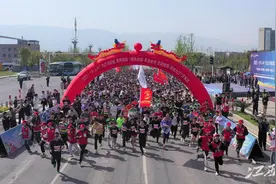 九江马拉松之欢乐跑激情开跑图片