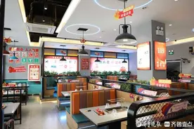 在消防主题餐厅吃淄博烧烤是种什么体验？图片