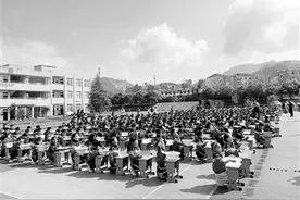 趣味憋气赛 只为防溺水图片