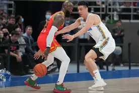 ​CBA | 吉林队返程路遇囧途图片