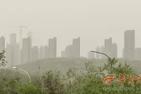 4月11日西安起黄沙 听气象专家说说为何近期陕西出现沙尘暴图片
