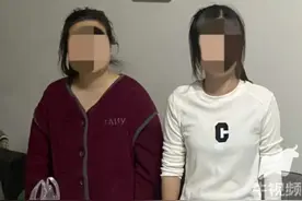 两女子吃自助餐为回本，偷偷打包食材被拘了！图片