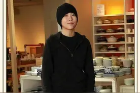 还记得王菲的女儿窦靖童吗？她留长发啦？图片